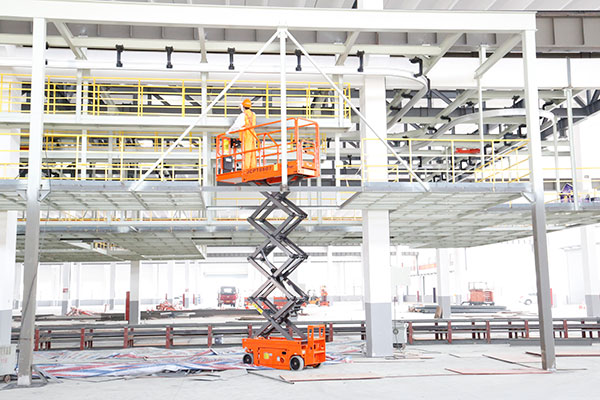 剪叉式高空作業(yè)平臺(tái)