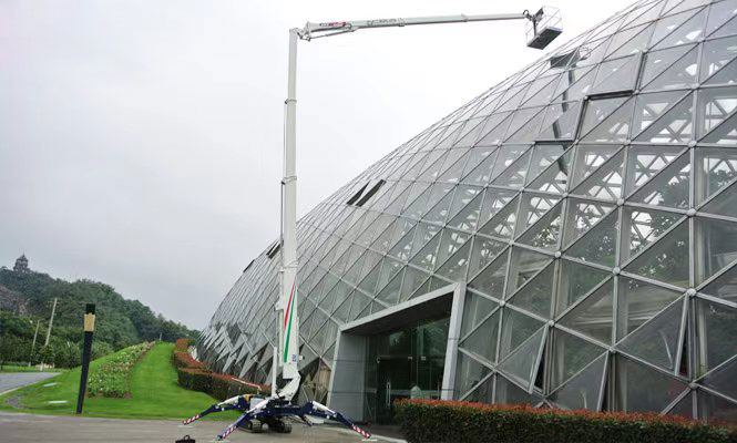 蜘蛛式高空作業(yè)車